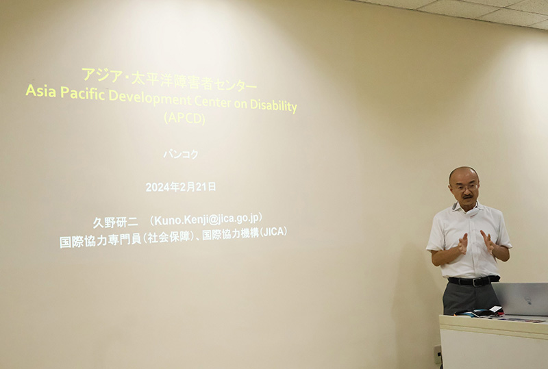 Dr. Kenji KUNO, a JICA Advisor on Disability & Development at APCD, gave a lecture on disability inclusion. 