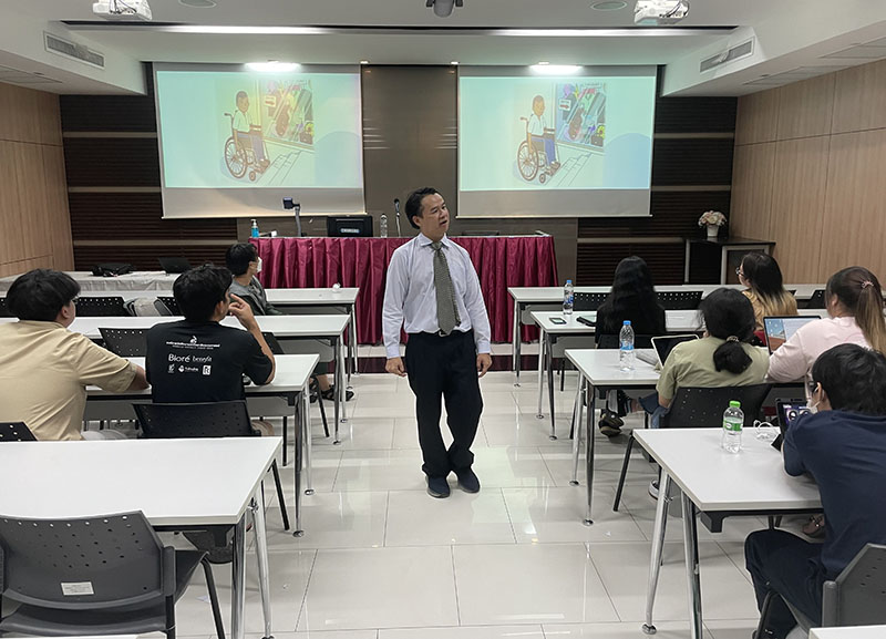 At the lecture room, Mr. Watcharapol Chuengcharoen, APCD Chief of Networking & Collaboration, shared insights about where disability is, how to work with them and showed a case study of the 60+Plus program in perspective of Disability Inclusive Business (DIB)