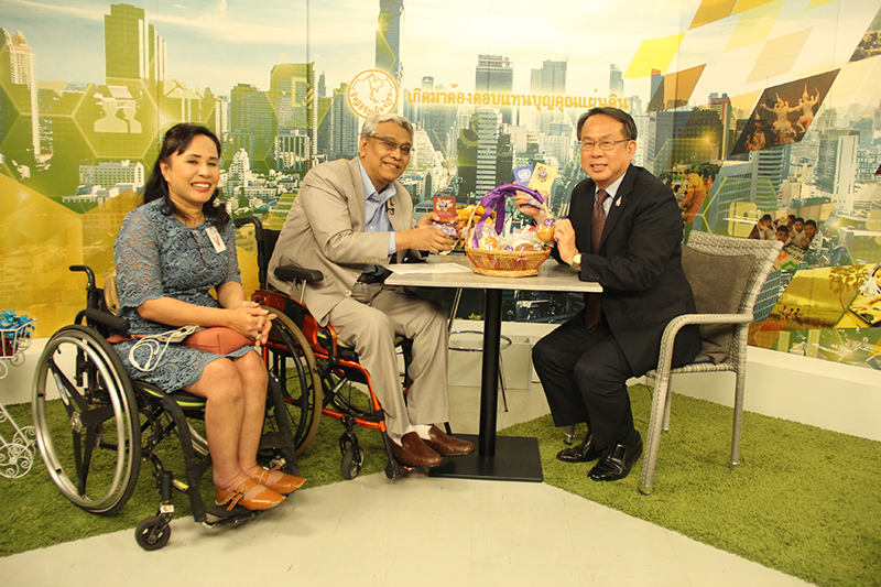 60+ Plus products were presented to Mr. Phanumart (middle) by Mr. Piroon (right) and Ms. Nongnuch Maytarjittipun, Executive Secretary to the Executive Director (left)