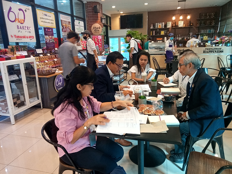 APCD and JICA Thailand Office had further internal discussions about the Project implementation at 60+ Plus Bakery and Chocolate Cafe @ Ratchawithi Branch.