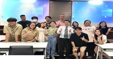 Group photo of the special lecturer, Teacher Kevin Cook, the TU students and Mr. Watcharapol Chuengcharoen, Chief of Networking and Collaboration, APCD. 