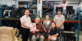APCD staff led by Mr. Piroon Laismit present a souvenir to Mr. Vorayut Kijkool, Founder of Siam Nissin Co., Ltd. as a token of gratitude.