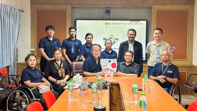 APCD presents souvenirs to The Redemptorist Foundation for People with Disabilities