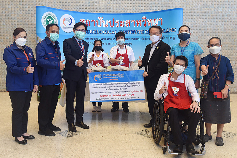 On June 16, the 60 lunch boxes were distributed to medical professionals of the Prasat Neurological Institute for Thailand.