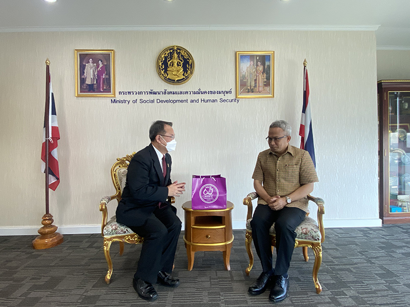 On 23 December 2022, Mr. Piroon Laismit, the APCD Executive Director paid a courtesy call on Mr. Anukul Peedkaew, the Permanent Secretary of the Ministry of Social Development and Human Security. They discussed future plans and collaborations.