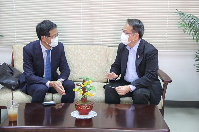 On 4 March 2022, Mr. Takayasu Shimada, President of TOTO (Thailand) called on Mr. Piroon Laismit (APCD Executive Director) and taking a tour at APCD