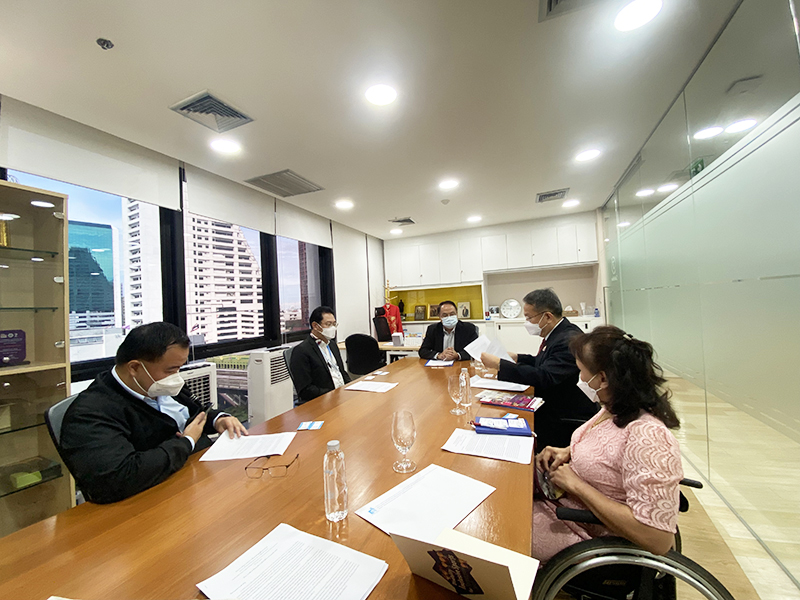 On 24 June 2022, Mr. Piroon Laismit (APCD Executive Director) led the APCD team to call on Dr. Dhanakorn Srisooksai Ph.D., the Chief Executive Officer-CEO of THAI MEDIA FUND. 