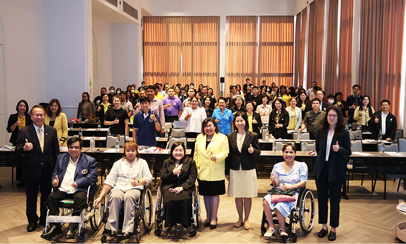 A group photo featuring participants, organizers, and workshop facilitators.