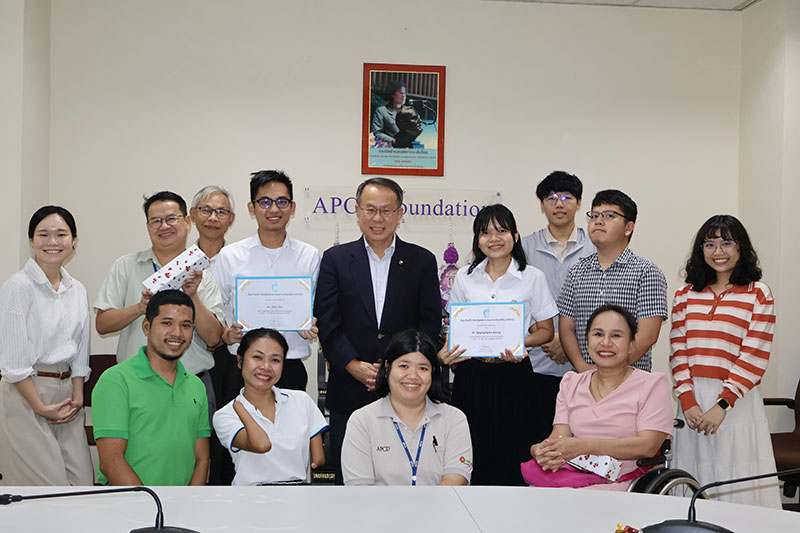 APCD staff gathered a group photo with interns together with Mr. Piroon Laismit, APCD Executive Director, APCD, certificates presentation session to commemorate the occasion.