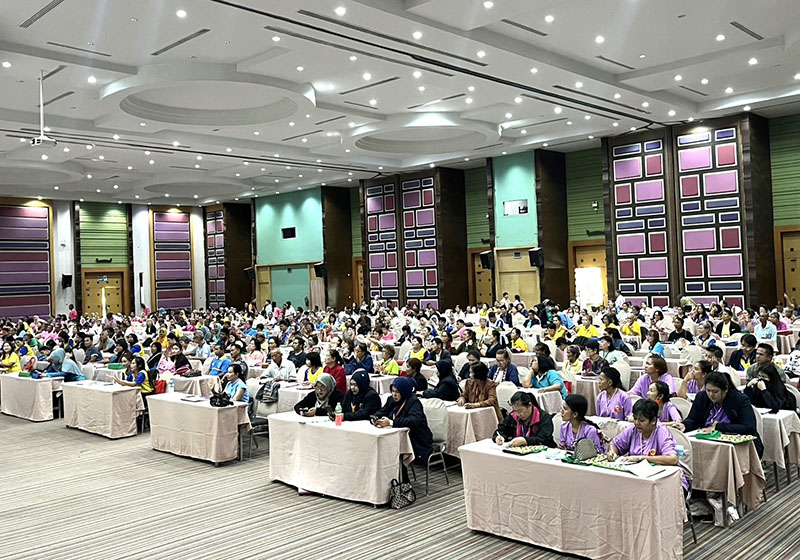 A group photo capturing organizers and staff from AMITH, APCD resource persons, and participants from 27 provinces, including more than 700 persons with mental health disabilities and their supporters, who joined the event.