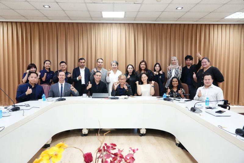 Picture 1: Group picture featuring participants from government sectors, private business sector, organizations of persons with disabilities, ESCAP, DEP and APCD at Coordinating Platform Members First Meeting. 
