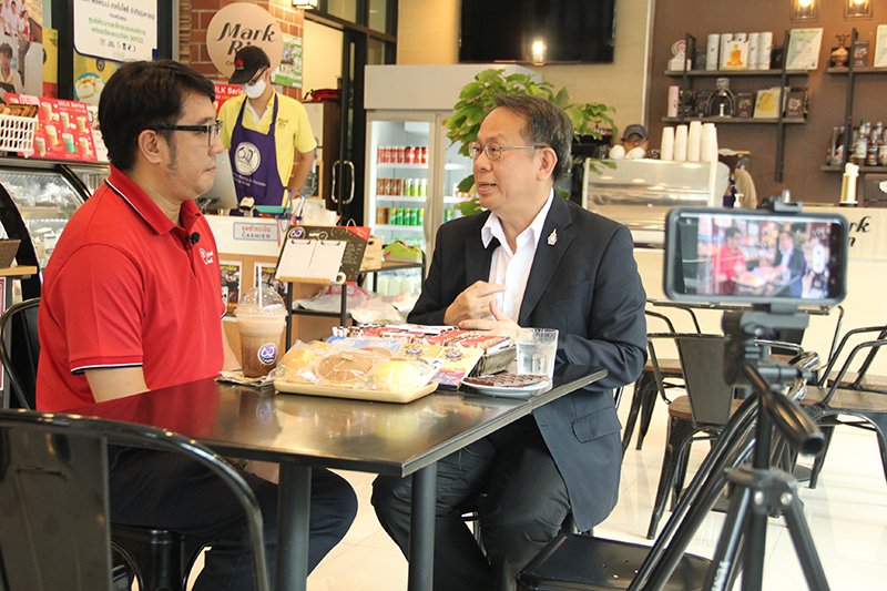 Mr. Burin Hemthat, a YouTuber as moderator interviewed Mr. Piroon Laismit about outcomes and impacts of APCD 60+ Plus Bakery & Café Project in the field of Disability-Inclusive Business (DIB).