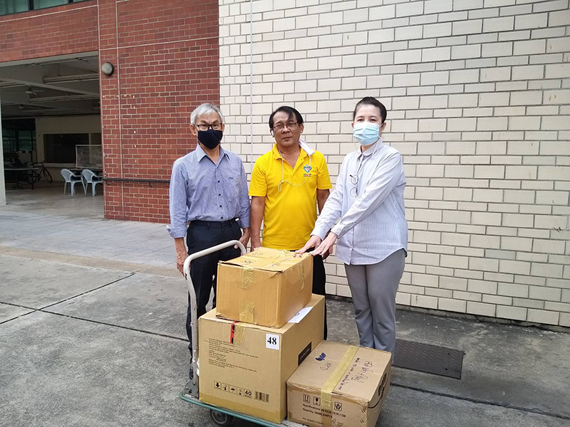A representative from FCD delivers hundreds of face masks and alcohol gels to help prevent Coronavirus (COVID-19) for on-site APCD training participants. Representatives from APCD, Ms. Nongluck Kisorawong, Administrative Manager and Mr. Somchai Rungsilp, Community Development Manager receiving the donations.