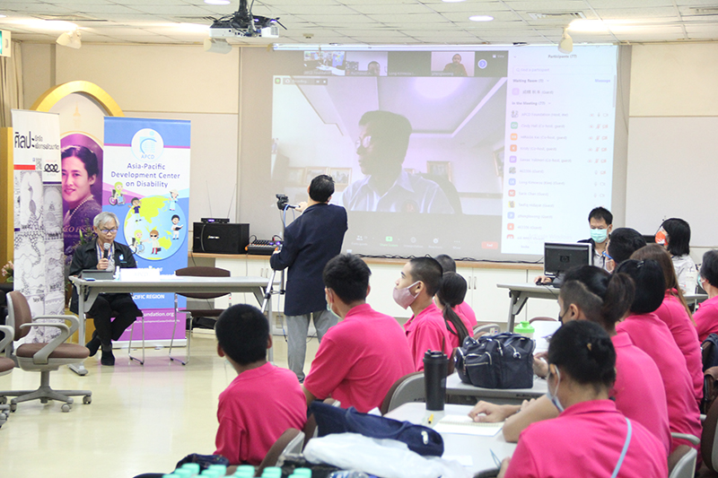 The program and purposes of the workshop were explained by Mr. Somchai Rungsilp, Community Development Manager. 