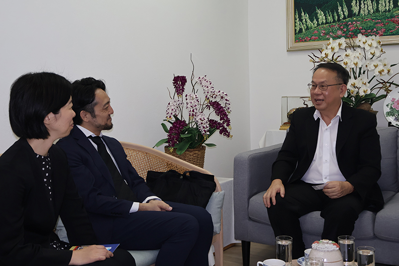 Mr. Piroon Laismit, Executive Director of APCD, received the JICA delegation, which included Ms. Rie Komahashi, newly appointed Senior Representative of JICA Thailand Office, and Mr. Ryoichi Kawabe, outgoing Senior Representative.