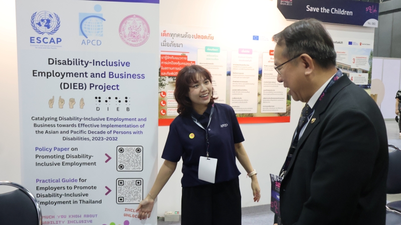 Ms. Thorfan Dechachainimit introduces the Disability-Inclusive Employment and Business (DIEB) Project to Mr. Piroon Laismit.