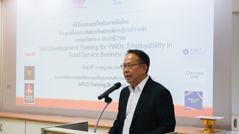 Picture 2: Mr. Piroon Laismit, Executive Director of APCD, delivers a welcome and appreciation remarks