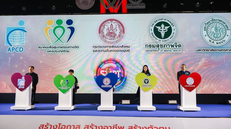 Picture 3: From left to right, Mr. Piroon Laismit, Ms. Nuchjaree Klaysuwan, Mr. Kantapong Rangsesawang, a representative from the Department of Mental Health, and a representative from Kasetsart University