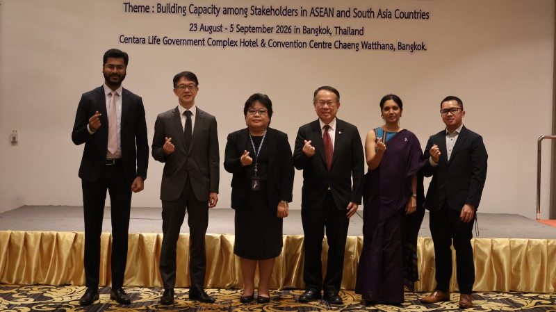 Mr. Piroon Laismit, Mr. Shunsuke Sakudo, Mrs. Chidchanok Malayawong, Mr. Tarun Mangal, and participants pose for a group photo during the opening ceremony.