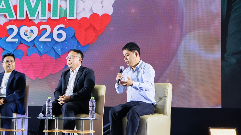 Picture 5: Mr. Boonsri Chakkhluan, Representative of persons with disabilities, answers a question while the panelists listen