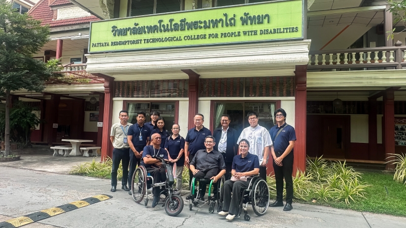 A group photo in front of Pattaya Redemptorist Technological College For People with Disabilities