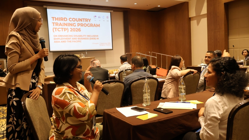 Ms. Prim Kaewpradab, International Relations Officer, Department for Empowerment of Persons with Disabilities, facilitates and moderates the activity.