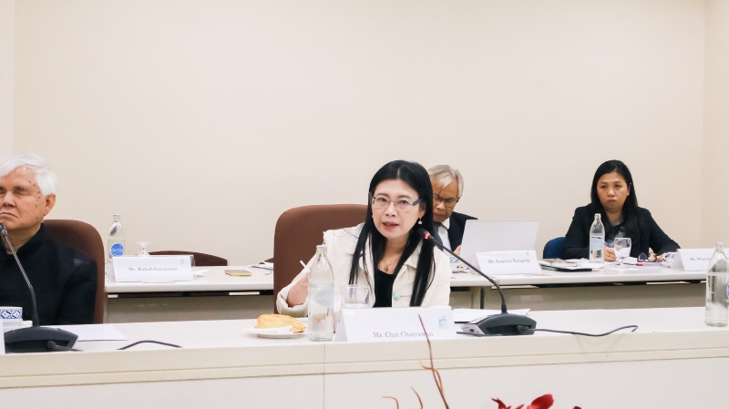 Ms. Varabhorn Leekulnimit, Vice President, Corporate Sustainability Department, Thai Life Insurance Public Company Limited, gives feedback following the presentation by the Community Development Department.