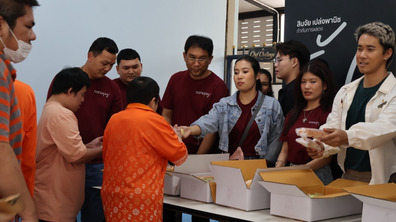 Representatives from three hotels donate the freshly baked bread to persons with intellectual disabilities at the Association For Parents Of Person With Intellectual Disability Of Thailand (APID).