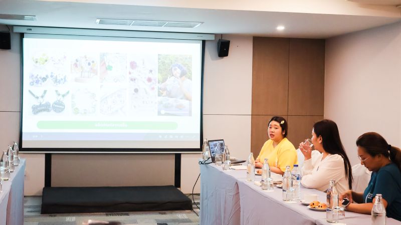 Picture 10: Representatives from the Centara Life Cha-Am Beach Resort Hua Hin present ideas for future collaboration