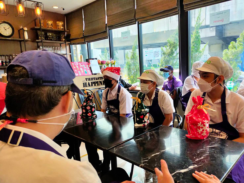 President of THAI YAMAZAKI and team visited APCD 60+ Plus Bakery and Café by Yamazaki project, hosted a Lunch and gave some gifts with Santa for staff with disabilities of APCD 60+ Plus Bakery and Café by Yamazaki at APCD Headquater.