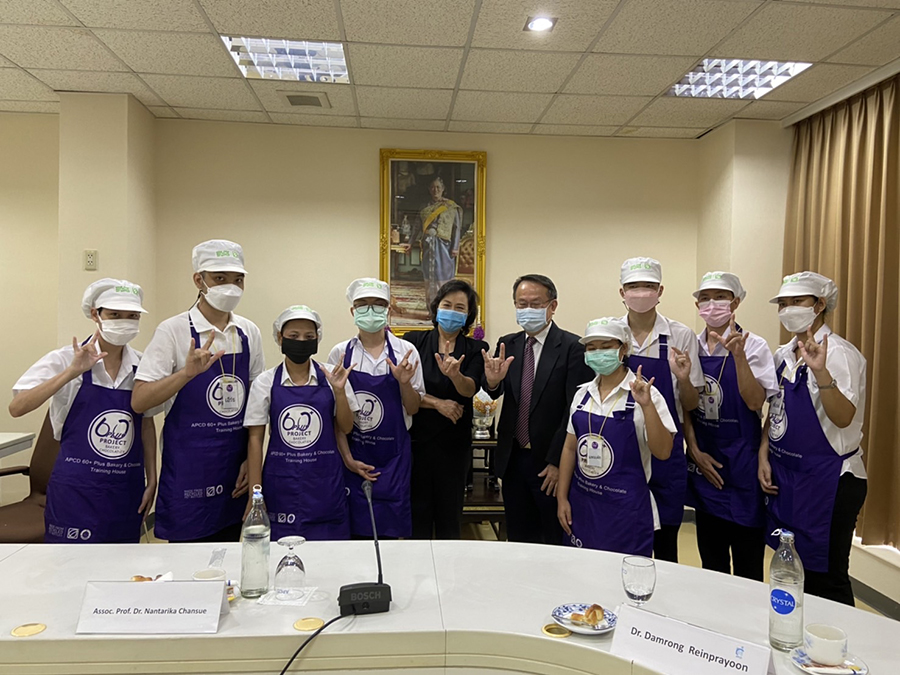 Group Photo with Professor Dr. Nantarika Chansue, who supports the program, Thai trainees with disabilities, and Mr. Piroon Laismit, APCD Executive Director on 7 October 2021.