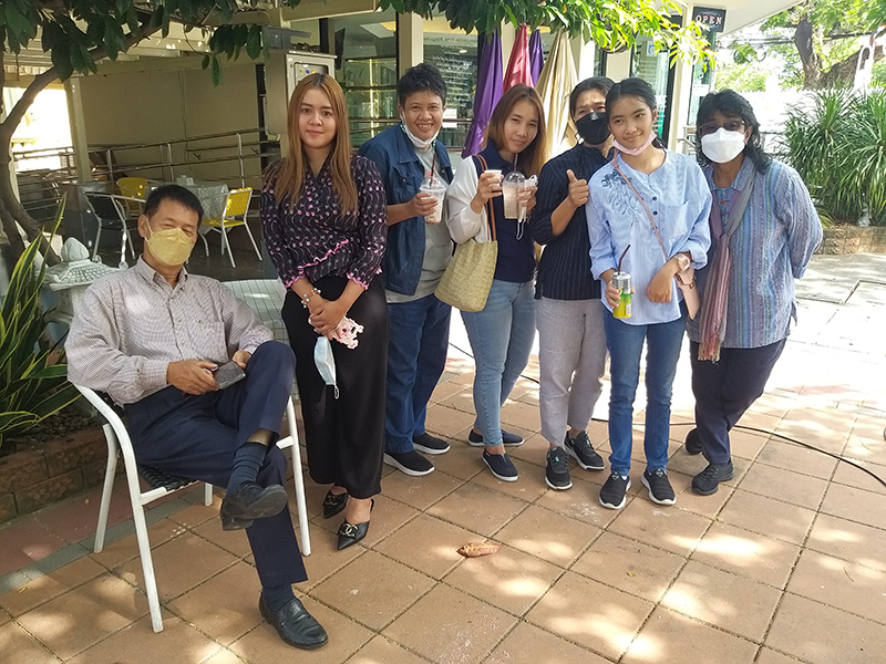 A photograph of a group of guests who enjoyed refreshing drinks made by the Batista with disabilities.