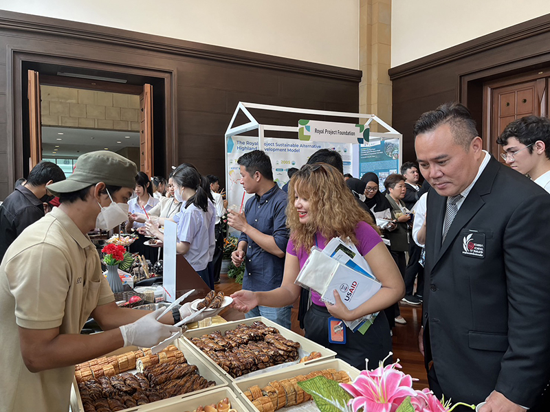 The APCD 60+ Plus booth was attracted by honorable guests in the event. TICA supported APCD’s snack in the event while APCD 60+ Plus’s chocolate fondue became one of the most delicious recipes.