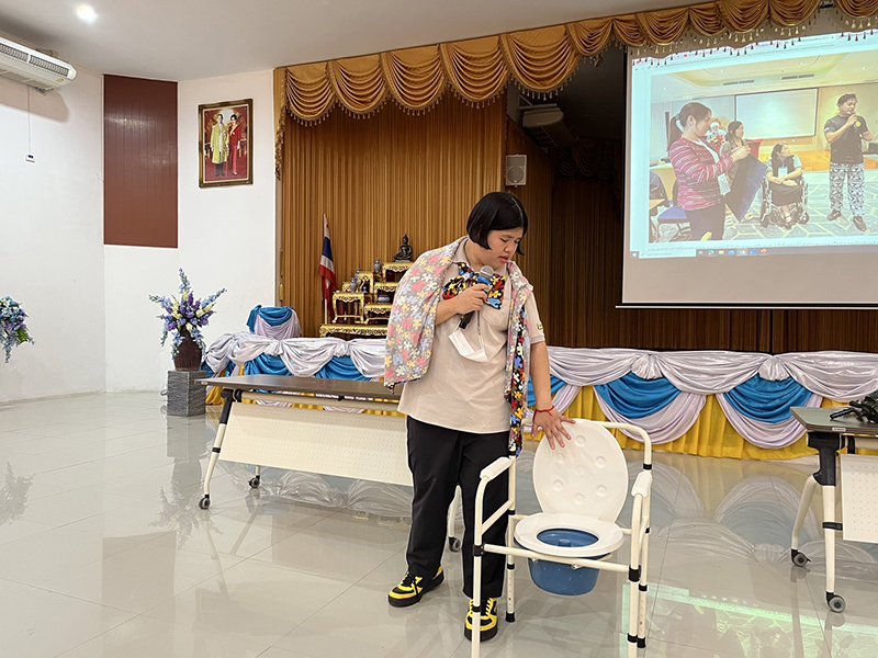 Ms. Supaanong Panyasirimongkol, Officer of Networking & Collaboration at APCD, demonstrates DIDRR tools and practices.