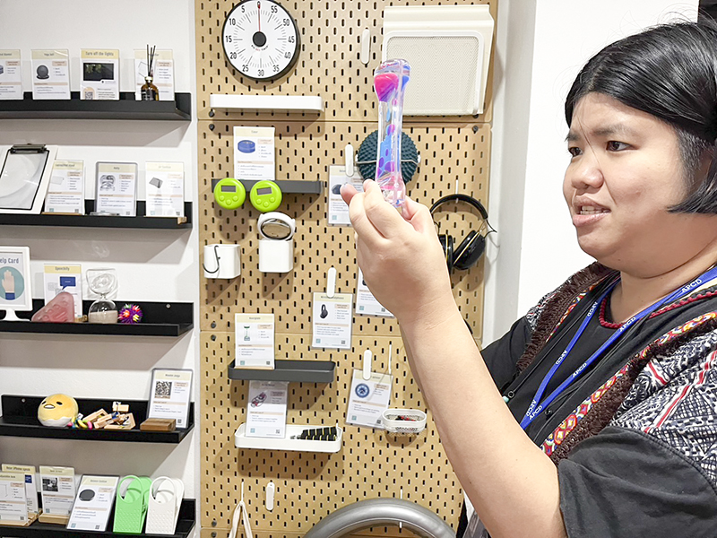 Ms. Supaanong Panyasirimongkol, Networking & Collaboration Officer, APCD demonstrated the colour sand clock which is one the tool that releases the stress for employees with disability. 