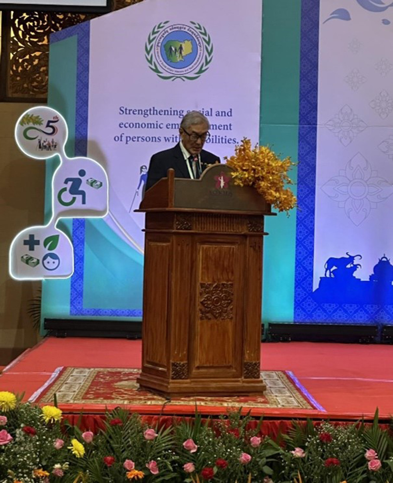 H.E. Dr. Tej Bunnag was at stage for the Opening Remarks.   H.E. Dr. Tej Bunnag, representing APCD Foundation Chairman, delivers opening remarks at the 5th AP CBID Congress, while Mr. Piroon Laismit, APCD E.D. and Mr. Somchai Rungsilp, CDD Manager, play instrumental roles in coordinating between International and National Organizing Committees, ensuring the success of the Congress. In addition to that, Mr. Somchai Rungsilp, Community Development Department manager also co-chairs one of the plenary sessions.