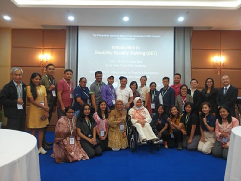 4.	The atmosphere was electric as the beautiful group of participants and facilitator posed for a memorable photo, capturing the spirit of the day.