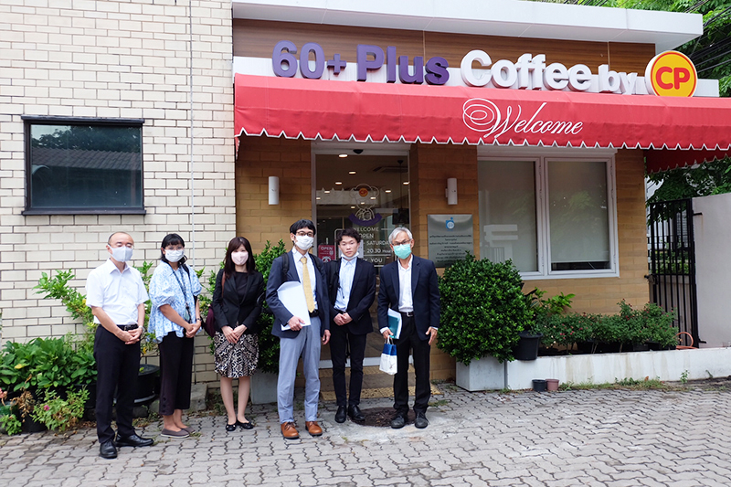 APCD showed JICA the 60+ Plus Coffee by CP, a social enterprise that employs persons with disabilities and promotes human resource development.