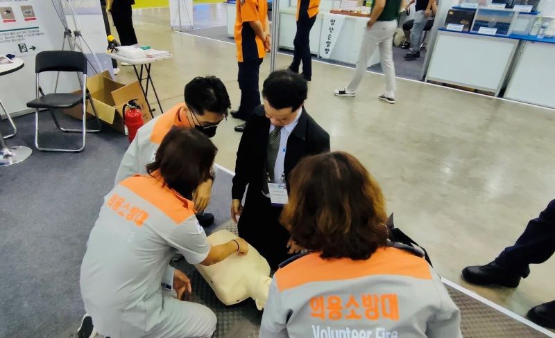 Mr. Watcharapol Chuengcharoen, Chief of Networking and Collaboration explored an exhibition on assistive devices, technologies, and innovation enhancing the quality of life for individuals with disabilities in the new decade.