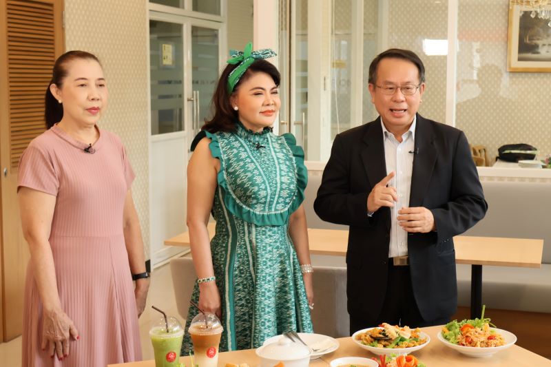 On 27 September 2022, the “Aroi Lert Kub Khun Reed” TV program visited APCD and interviewed Mr. Piroon Laismit (APCD Executive Director) about the APCD 60+ Plus Kitchen by CP project (Disability-Inclusive Business-DIB).