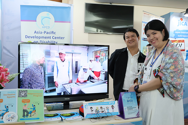 Mr. Watcharapol Chuengcharoen, Chief of Networking and Collaboration, and Ms. Supaanong Panyasirimongkol, Networking and Collaboration Officer were in front of APCD activity Booth.