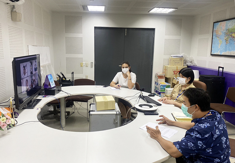 Chief of Networking and Collaboration Mr. Watcharapol Chuengcharoen, Intern Mr. Michael Aung Seng, and Intern Ms. Elizabeth Johns discussing information that was learned during the session.  