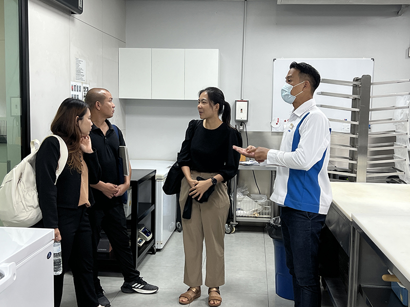 The Dhulabhatorn Foundation team visited the product area and 60+ Plus Bakery & Café project.