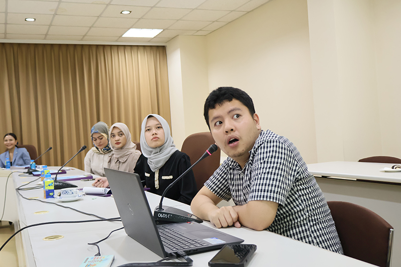 A presentation provided a brief introduction to APCD and its activities by Mr. Chayoot Homdee, Community Development Officer.