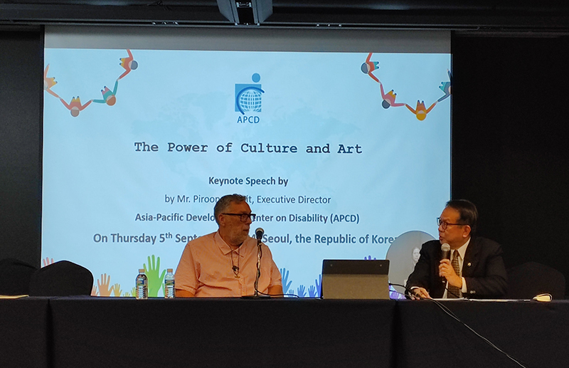 Mr. Piroon Laismit, APCD Executive Director delivered a session on “The Power of Culture and Art” together with Uncle Paul Calcott, Wiradjuri Artist from Australia.