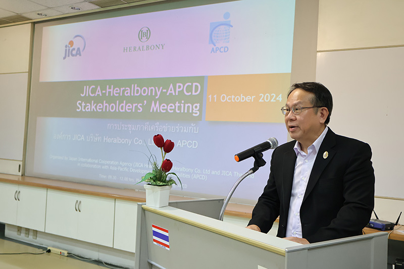 Mr. Piroon Laismit, APCD Executive Director, welcomed delegates from Heralbony, JICA Headquarter, JICA Thailand and representative participants from government sector, Organization of Persons with Disabilities and other stakeholders. 