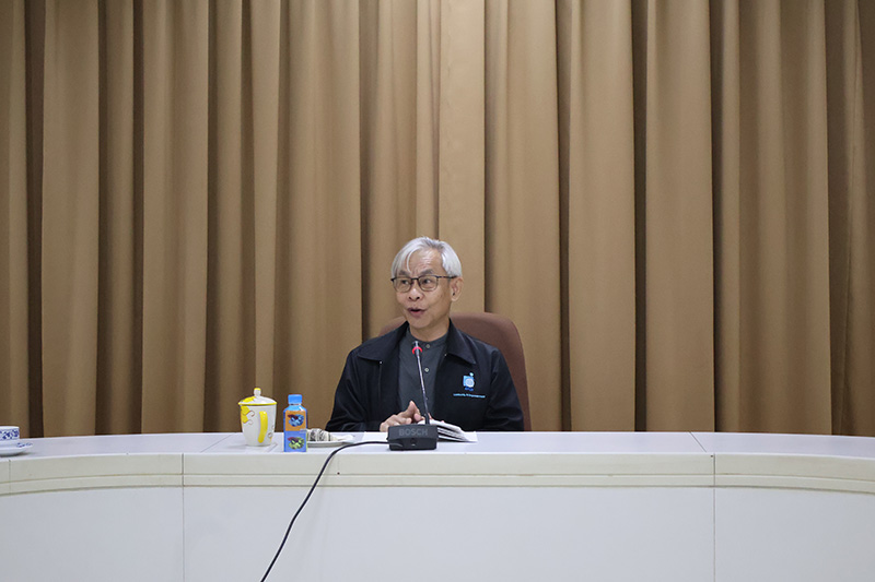 Mr. Somchai Rungsilp, Manager of Community Development Department greeted the international visitors, preparing them for a day of insightful learning.