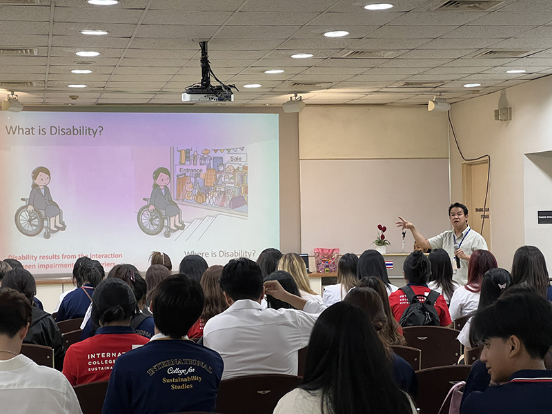 Mr. Watcharapol Chuengcharoen, Chief of Networking & Collaboration, facilitated the learning program on the social model perspective on disabilities, demonstrating experiences of individuals living with impairments.