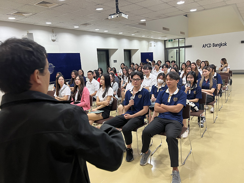 Mr. Watcharapol Chuengcharoen, Chief of Networking & Collaboration, facilitated the learning program on the social model perspective on disabilities, demonstrating experiences of individuals living with impairments.