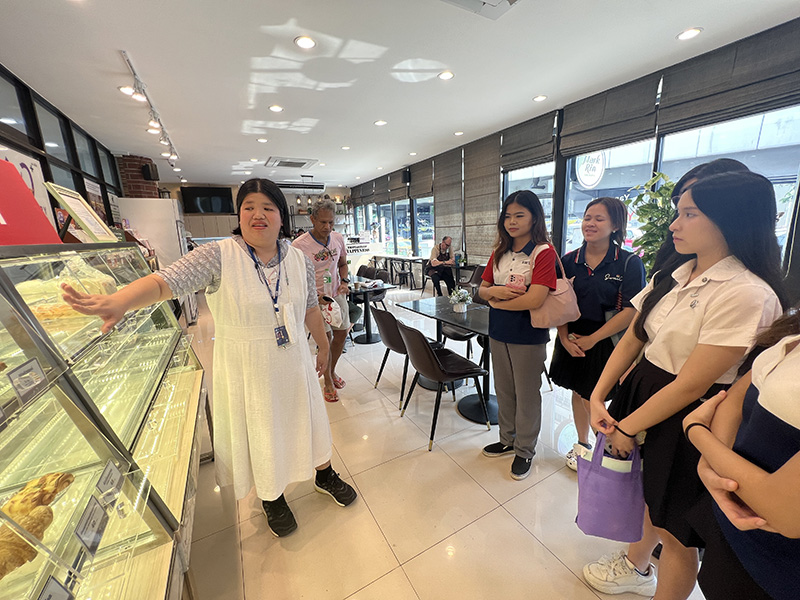 Ms. Supaanong Panyasirimongkol, Officer, Networking & Collaboration, facilitated the study tour on inclusive employment implemented and showcased by APCD 60+ Kitchen by CP and APCD 60+ Bakery and Café.